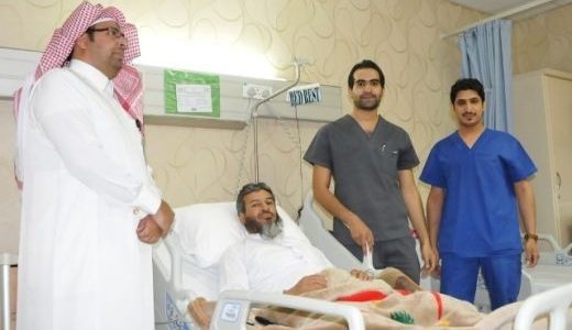 البريكان ومنسوبي مستشفى الملك سعود بعنيزة إطمأنوا على صحة الزميل المطيري‎