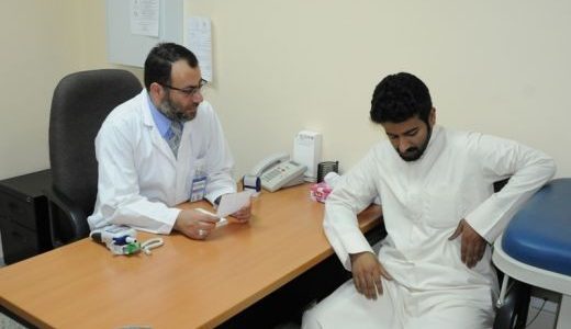 مدير قطاع الصحة العامة بعنيزة دشن العيادات الاستشارية بصحي الاشرفية