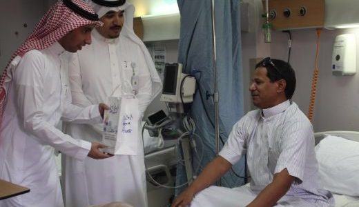 بنك الرياض يهنئ المرضى المنومين بمستشفى المذنب بالعيد