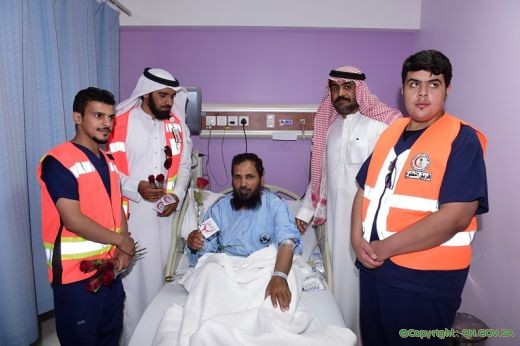 فريق هيئة الهلال الاحمر السعودي بالقصيم يزور مرضى تخصصي بريدة بمناسبة اليوم العالمي
