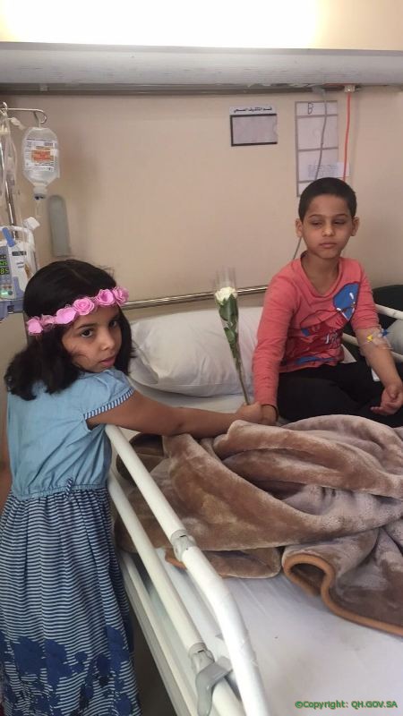أطفال التأهيل الشامل بالرس يزورون مرضى مستشفى الرس