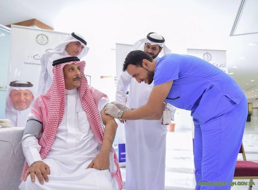 بحضور وكلاء الإمارة والمدير العام .. تدشن حملة التطعيم ضد الأنفلونزا في إمارة القصيم