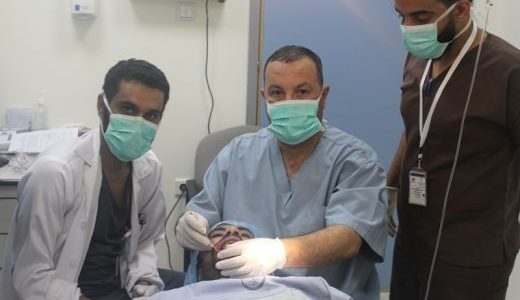فريق طبي بمستشفى الرس  ينجح في إستئصال حصاة لعابية لمريض