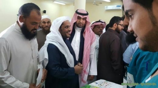 تغذية مستشفى الملك سعود بعنيزة تقيم معرضاً وتوزع 13 ألف نشرة توعوية على المصلين