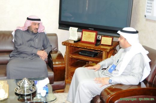 رئيس بلدية عنيزة زار مستشفى الملك سعود بعنيزة مهنئاً الإدارة الجديدة
