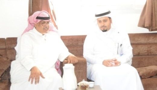 مدير وقيادات مستشفى الملك سعود بعنيزة يعزون الزميل الخميري