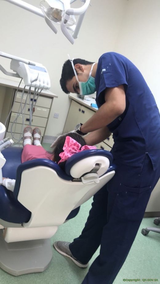 مستشفى الملك سعود بعنيزة يفحص 22 طالبة بقسم الأسنان